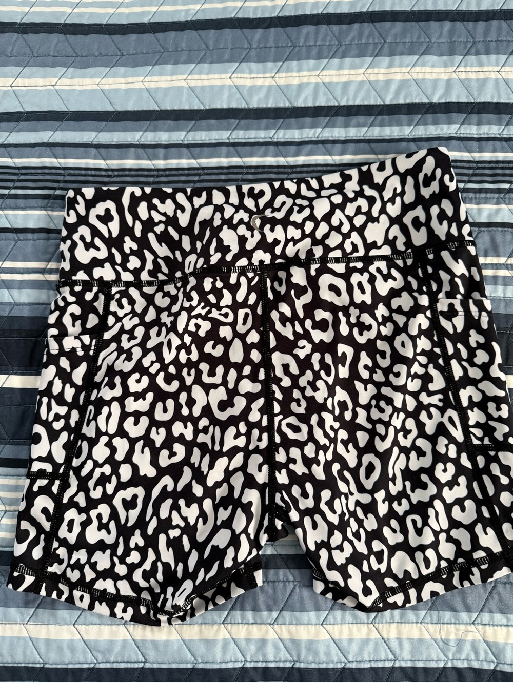 ZYIA Black & White Leopard-Print Hustle shorts - Picture 2 of 3